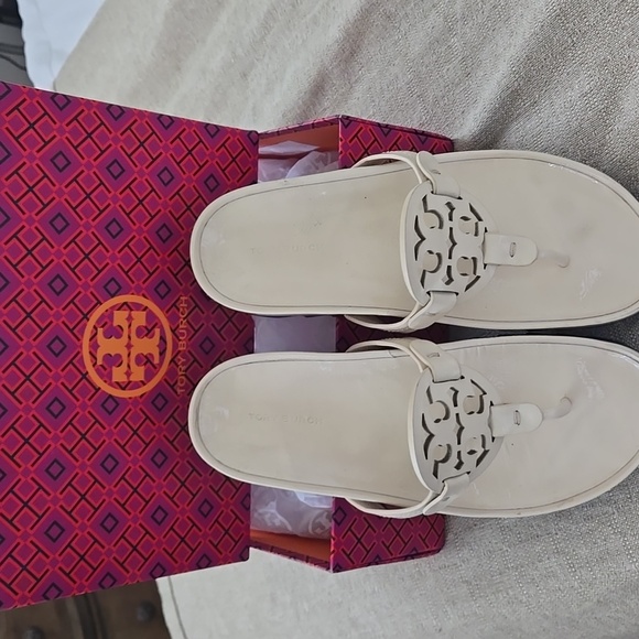 Tory Burch Women's Cream Patent Leather Miller Platform Sandals New W/box - Picture 2 of 4